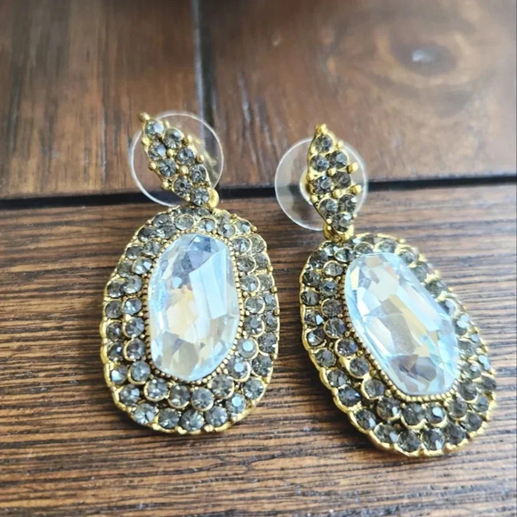 Jewelry - 🦃50% OFF $20🦃Gold, White, and Gray Crystal Earrings With Push Back
